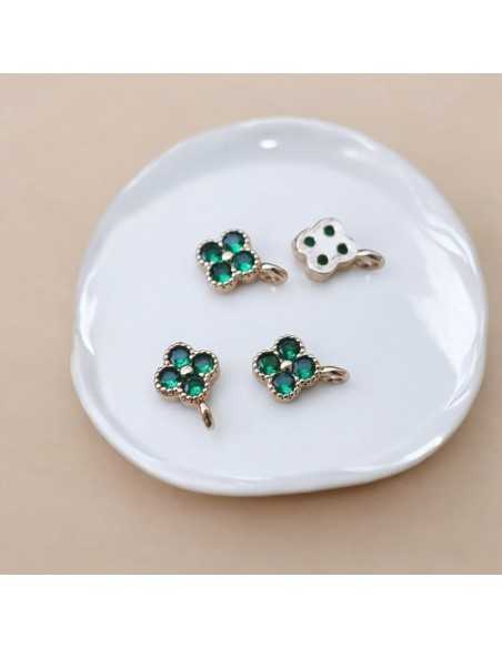 Mini charm fiore in ottone con zirconi verde smeraldo 7x10mm 1pz Gioie d'Oriente