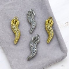 Ciondolo corno piatto in ottone con zirconi bianchi 6x20 mm 1pz base oro e rodio Gioie d'Oriente
