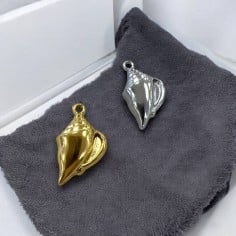 Ciondolo conchiglia 3D in acciaio inossidabile 22x13 mm 1pz Gioie d'Oriente