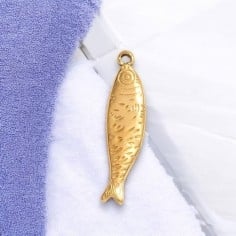 Ciondolo pesce lungo inciso in acciaio dorato 10x40 mm 1pz Gioie d'Oriente