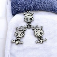 Ciondolo bimba in metallo argento 24x13mm 3pz Gioie d'Oriente
