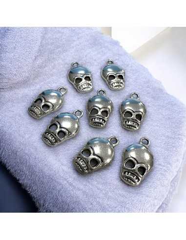 Ciondoli teschio in metallo argento 11x18 mm 8pz Gioie d'Oriente