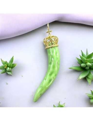 Ciondolo peperoncino di ceramica verde chiaro con corona oro 76x16m 1 pz | GDO