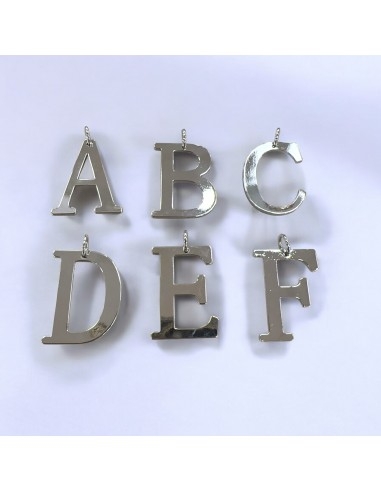 Ciondolo a forma di Lettera iniziale liscia in ottone argento circa 20x28mm 1pz | GDO
