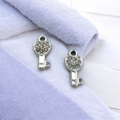 Ciondolo chiave con cuore in ottone argento e oro 19x8mm 1pz Gioie d'Oriente 2