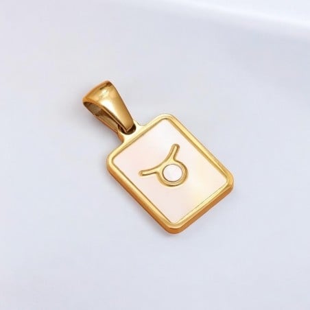 Ciondolo segno zodiacale Toro in acciaio dorato e madreperla 11x21 mm 1pz Gioie d'Oriente
