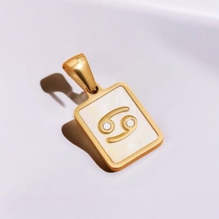 Ciondolo segno zodiacale Cancro in acciaio dorato e madreperla 11x21 mm 1pz Gioie d'Oriente