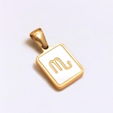 Ciondolo segno zodiacale Scorpione in acciaio dorato e madreperla 11x21 mm 1pz Gioie d'Oriente