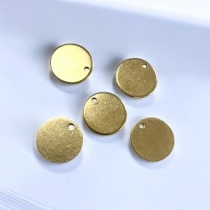 Ciondoli medaglia da incidere in ottone naturale 10 mm sp. 0,9 mm 5pz Gioie d'Oriente