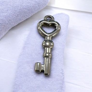 Ciondolo chiave cuore 3D in acciaio inox 10x27 mm 1pz Gioie d'Oriente
