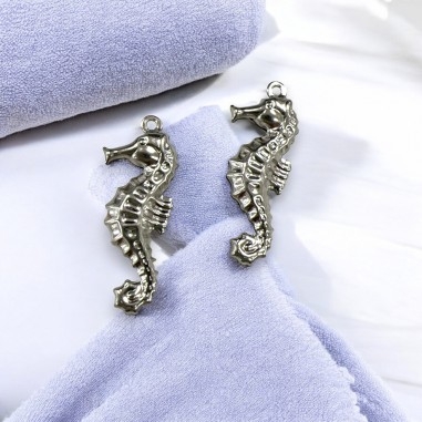 Ciondolo cavalluccio marino 3D in acciaio inox argento 10x26 mm 2pz Gioie d'Oriente