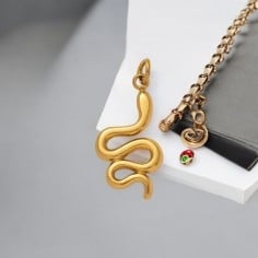 Ciondolo serpente 3D in acciaio PVD oro 10x28 mm 1pz Gioie d'Oriente
