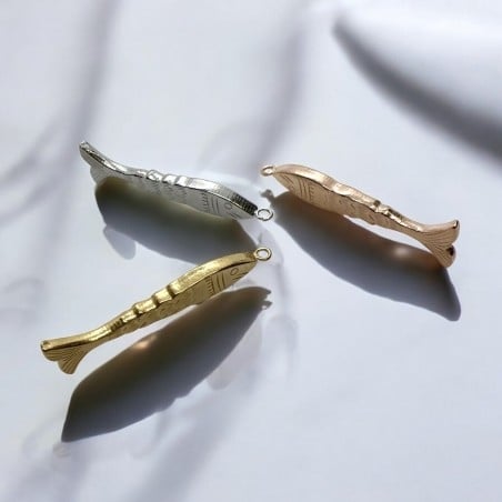Ciondolo pesce 3D in acciaio 11x43 mm 1pz colori vari Gioie d'Oriente