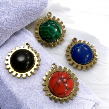 Ciondolo cabochon tondo in acciaio oro e pietre dure 15x17 mm 1pz colori vari Gioie d'Oriente