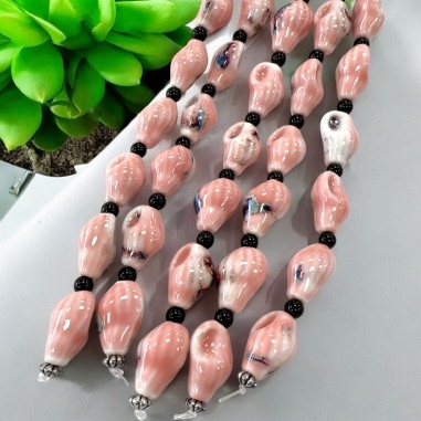 Perle ceramica smaltata, forma lumaca, rosa Flambé, misura 14x21mm, su filo, marchio Gioie d'Oriente