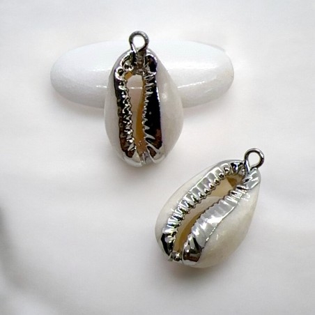 Ciondolo Conchiglia Cowrie 13x21mm Bordo Oro/Argento Taglio Piatto 1pz Gioie d'Oriente