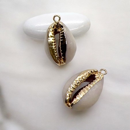 Ciondolo Conchiglia Cowrie 13x21mm Bordo Oro/Argento Taglio Piatto 1pz Gioie d'Oriente