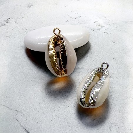 Ciondolo Conchiglia Cowrie 13x21mm Bordo Oro/Argento Taglio Piatto 1pz Gioie d'Oriente