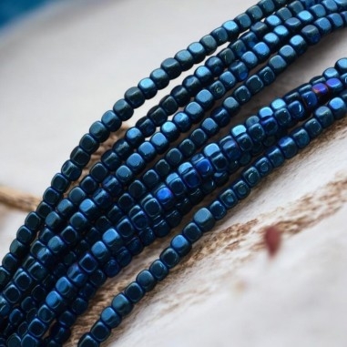 Filo di ematite naturale, cubetti forma cubo, colore blu metallizzato, misura 2.2mm, 170 pezzi, marchio Gioie d'Oriente