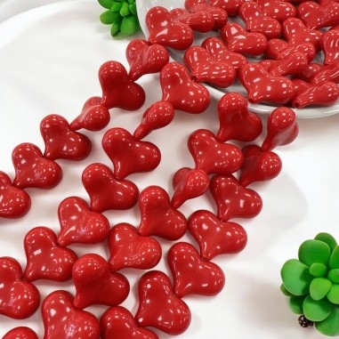 Perle cuore in resina, rosso candy, lucide, 16x21.5mm filo 26, marchio Gioie d'Oriente