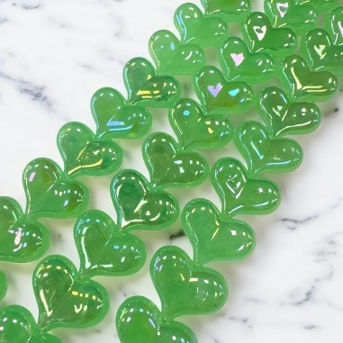 Perle cuore in resina verde chiaro, effetto perlato lucido, misura 17.5x23mm, 2pz o filo 24, marchio Gioie d'Oriente