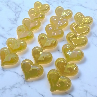 Perle cuore in resina giallo perlato, lucide e brillanti, misura 17.5x23mm, 2pz o filo 24, marchio Gioie d'Oriente
