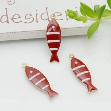 Ciondolo a forma di pesce smaltato rosso base oro in ottone 6x20mm 2pz | GDO