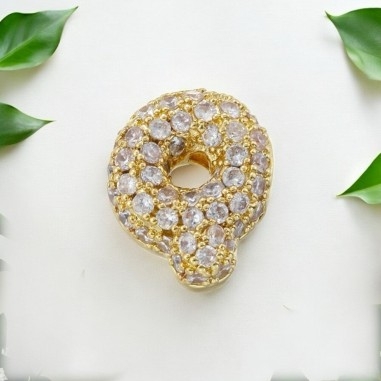 Lettera iniziale Q in ottone dorato con strass 10.5x9.5mm 1pz Gioie d'Oriente