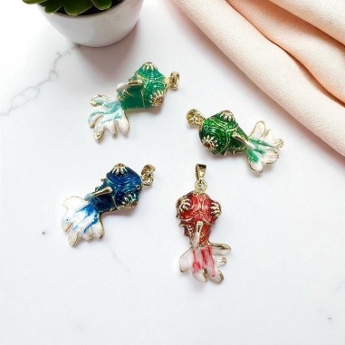 Ciondolo Pesciolino in ottone smaltato cloisonné 26x14mm 1pz - Vari colori | GDO