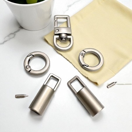 Kit fai da te 5 pezzi metallo opaco titanio con chiusura, anelli tondi e terminali per cordino 7mm, marchio Gioie d'Oriente