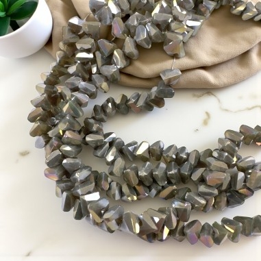 Filo di Cristalli a forma di Piramide Grigio scuro AB 6mm 85pz | GDO