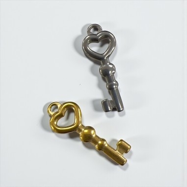 Ciondolo chiave cuore 3D in acciaio inox 10x27 mm 1pz Gioie d'Oriente