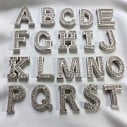 Ciondolo Lettera alfabetica in Ottone Argento con Strass 11mm 1pz - Gioie d'Oriente