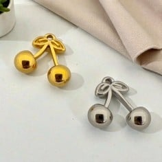 Ciondolo ciliegia 3D in acciaio 14.5x16 mm 1pz colori vari Gioie d'Oriente