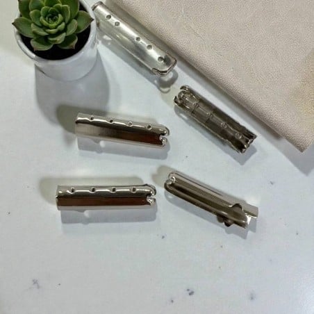 Terminali aperti per lacci delle scarpe in metallo argento 4.3x23mm 4pz | GDO