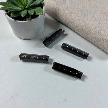 Terminali aperti per lacci delle scarpe in metallo nero 4.3x23mm 4pz | GDO