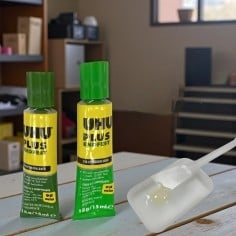 Colla bicomponente UHU, 2x15ml, trasparente, resistenza extra, con spatola, marchio Gioie d'Oriente