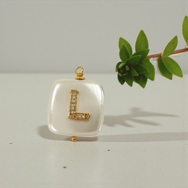 Ciondolo in madreperla con Lettera iniziale L con strass 20x27mm 1pz | GDO