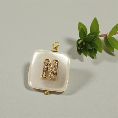 Ciondolo in madreperla con Lettera iniziale N con strass 20x27mm 1pz | GDO