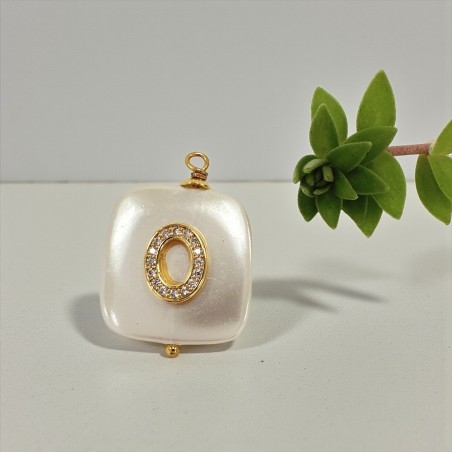 Ciondolo in madreperla con Lettera iniziale O con strass 20x27mm 1pz | GDO