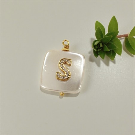 Ciondolo in madreperla con Lettera iniziale S con strass 20x27mm 1pz | GDO