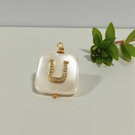 Ciondolo in madreperla con Lettera iniziale U con strass 20x27mm 1pz | GDO