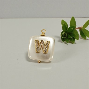 Ciondolo in madreperla con Lettera iniziale W con strass 20x27mm 1pz | GDO