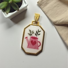 Ciondolo rettangolare con Annaffiatoio fucsia in Acciaio dorato 18x29mm 1pz | GDO