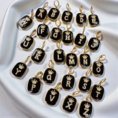 Orecchini con piastrine nere con Lettere iniziali con strass 1 paio | GDO