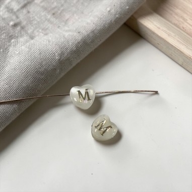Cuore con lettera M in Madreperla con foro passante 8mm | GDO