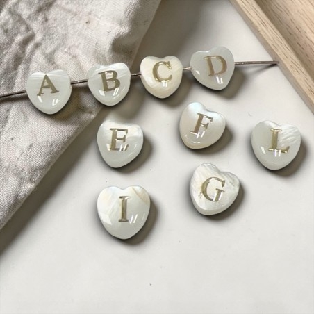 Cuore con lettera dell'Alfabeto in Madreperla con foro passante 8mm 1pz | GDO