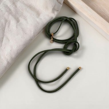 kit collana fai da te, filo alcantara verde, pendenti con strass, set per bijoux, marchio Gioie d'Oriente