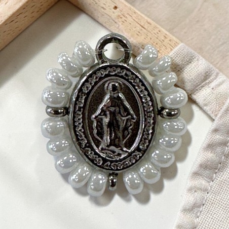 Ciondolo Madonna ovale in Acciaio rodio con perline Bianche 17x19mm | GDO