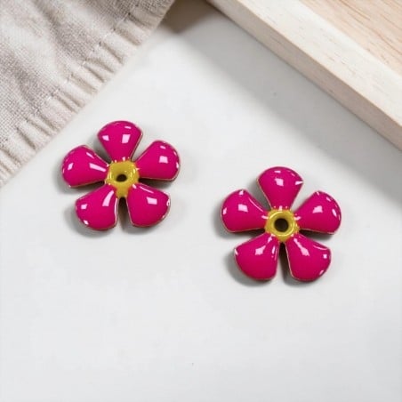 Ciondolo Fiore smaltato fucsia in ottone con foro centrale 12mm 1pz | GDO
